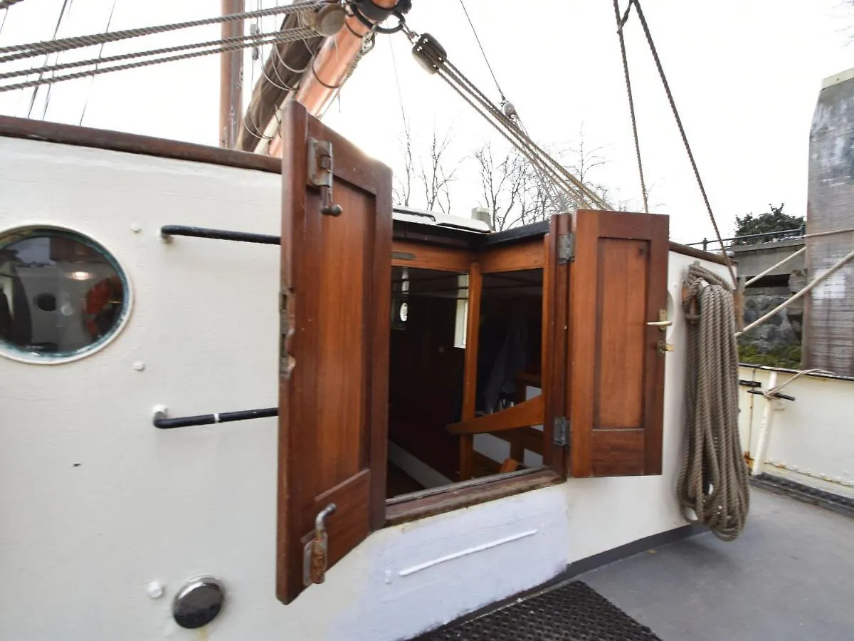 Spacious Yatch Near Forest In 로테르담 0*,  네덜란드