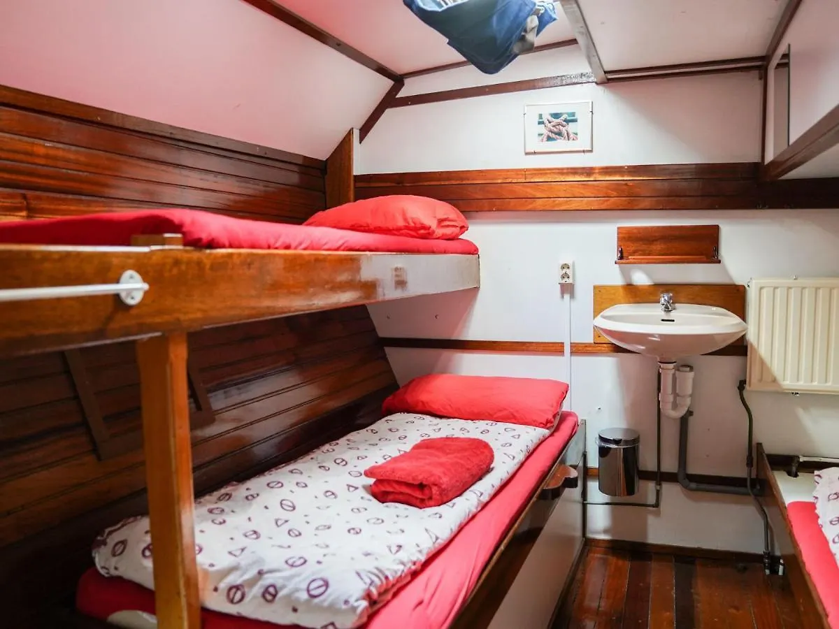 Spacious Yatch Near Forest In 鹿特丹